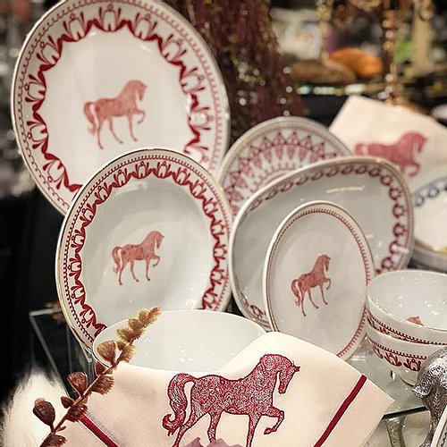 HORSE LUCK COLLECTION-RED 12'Lİ TABAK SETİ (82 PARÇA)